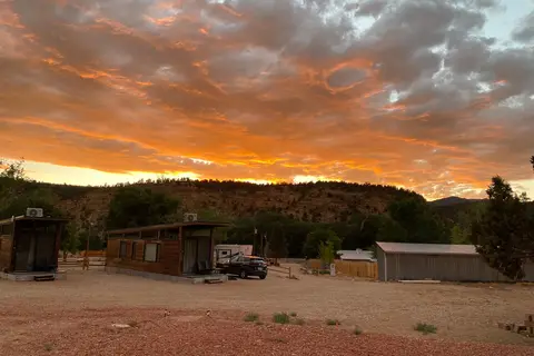 Cliffside Cabins and RV Park