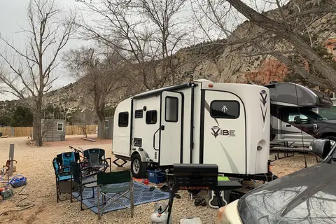 Cliffside Cabins and RV Park