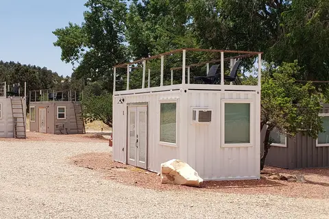 Cliffside Cabins and RV Park