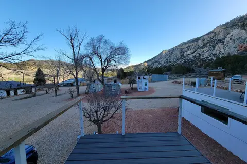Cliffside Cabins and RV Park