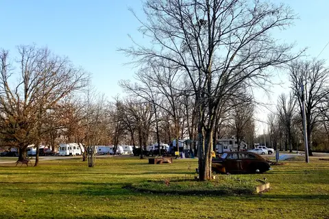 Shady Oaks RV, Cabins and GuestHouse
