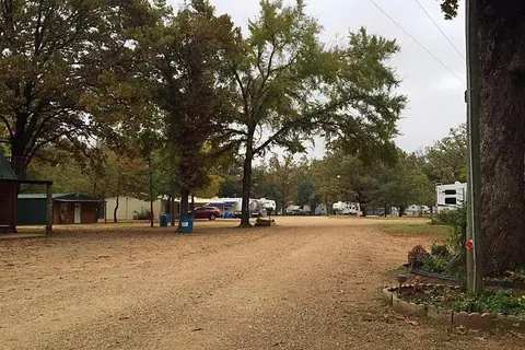 Shady Oaks RV, Cabins and GuestHouse