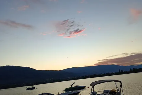 Walton's Lakefront Resort