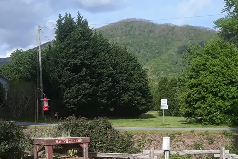 Hillbilly Creekside Campground