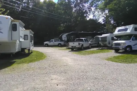 Hillbilly Creekside Campground