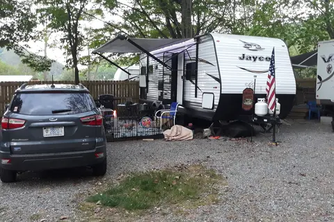 Hillbilly Creekside Campground