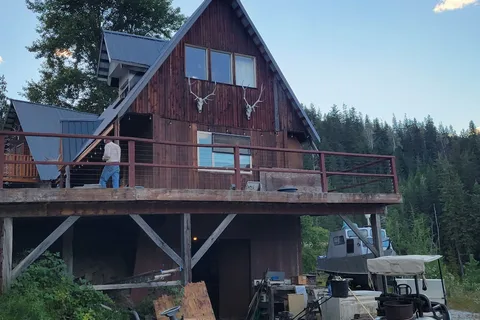 Kinbasket Lake Resort