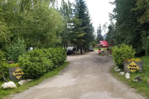 Kinbasket Lake Resort
