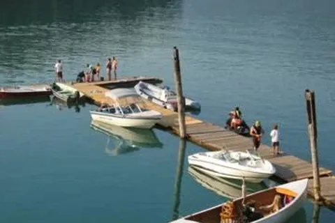 Kinbasket Lake Resort