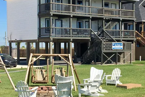 The Breeze Hotel and RV Park