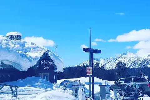 Smiley Creek Lodge
