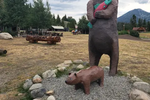 Smiley Creek Lodge