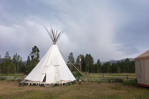Smiley Creek Lodge