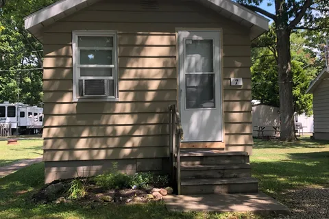 Shade Acres Campground and Cottages