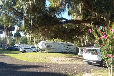 Lynchs Landing RV Park and Cottages
