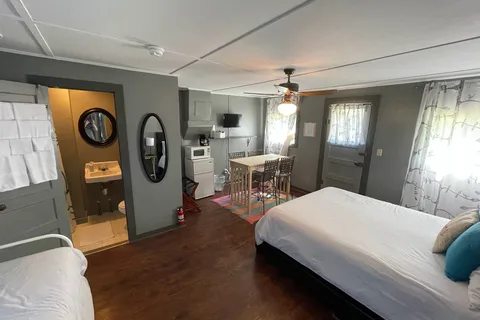 Jolley Camper RV and Cottages