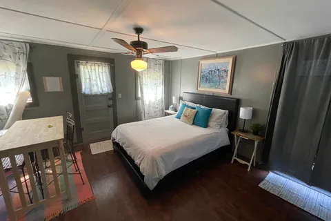 Jolley Camper RV and Cottages