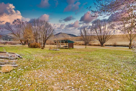 Lost Trail - Motel, RV Park, and Campground