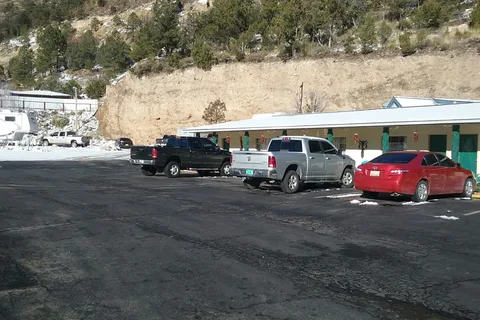 Arrowhead Motel and RV Park