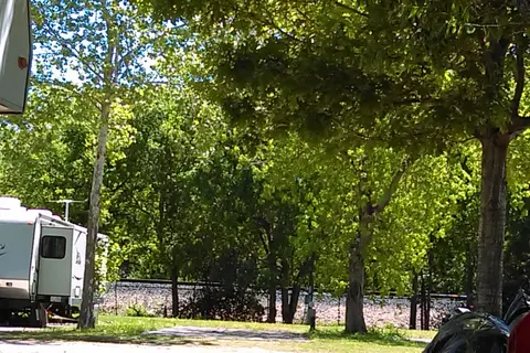 Travelers Paradise RV Park