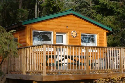Eagle Island Resort - BC Interior Lake Resort