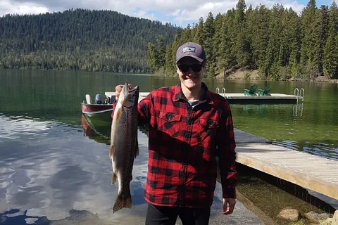 Eagle Island Resort - BC Interior Lake Resort