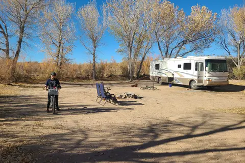 Upper Flats Beach Camping - Caballo Lake State Park