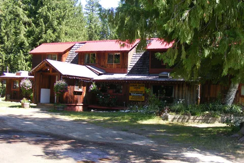 Lemon Creek Lodge and Campground