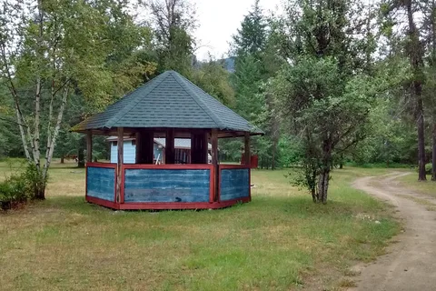 Lemon Creek Lodge and Campground
