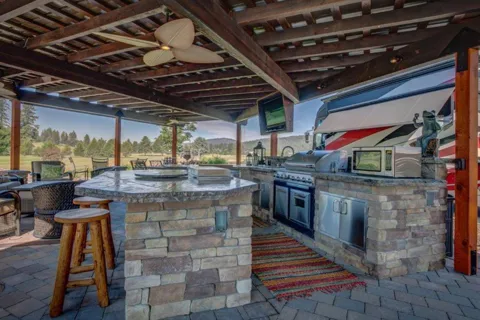 StoneRidge MotorCoach Village