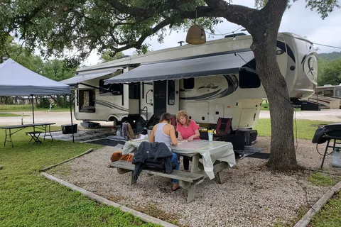 Becs Store and RV Park