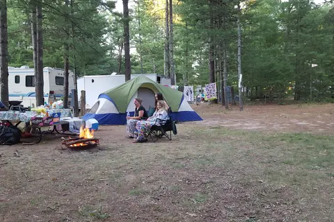 Ann's Putman Lake RV Park and Campground Inc