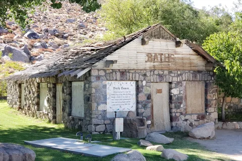 Keoughs Hot Springs and Campground