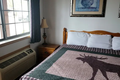 Bullwinkles Lounge Rustic Lodge- RV Park