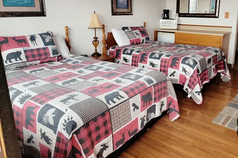 Bullwinkles Lounge Rustic Lodge- RV Park