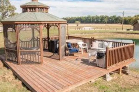 Bullwinkles Lounge Rustic Lodge- RV Park