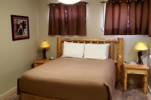 Glacier Basecamp Lodge and Campground