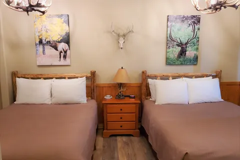 Glacier Basecamp Lodge and Campground