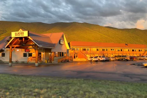 Glacier Basecamp Lodge and Campground