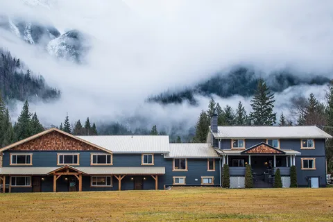 Bella Coolas Eagle Lodge