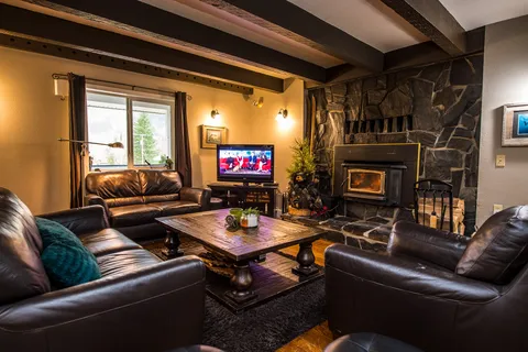 Bella Coolas Eagle Lodge
