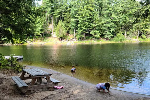 High Falls Bay Cottages, Camping and Waterpark