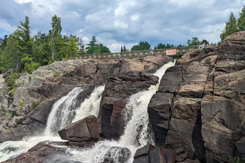 High Falls Bay Cottages, Camping and Waterpark