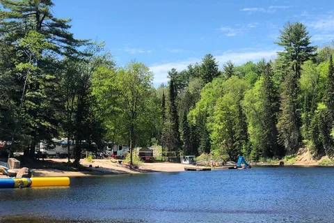 High Falls Bay Cottages, Camping and Waterpark