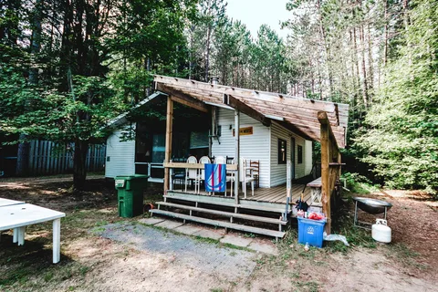 High Falls Bay Cottages, Camping and Waterpark