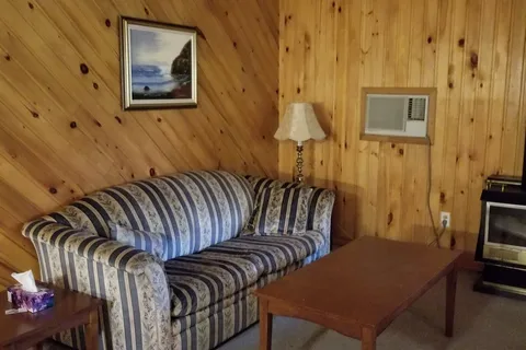 High Falls Bay Cottages, Camping and Waterpark