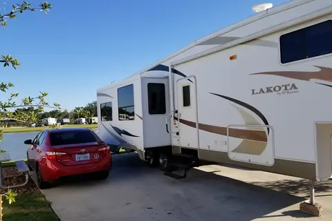 Brazoria Lakes RV Resort
