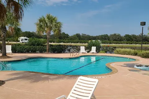 Brazoria Lakes RV Resort