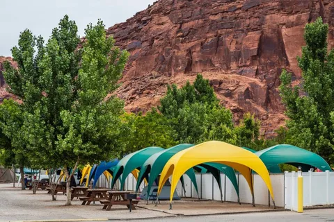 Sun Outdoors Arches Gateway