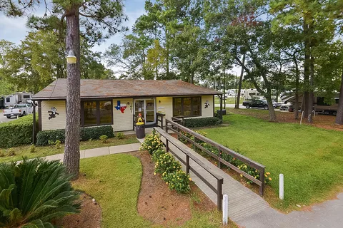 Houston Leisure RV Resort